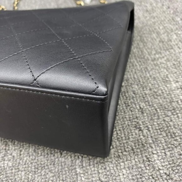 100% Authentic CHANEL Leather Shoulder Bag - Picture 6 of 14